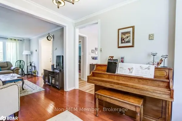 369 HICKLING TRL #Upper, Barrie, ON L4M 6A9