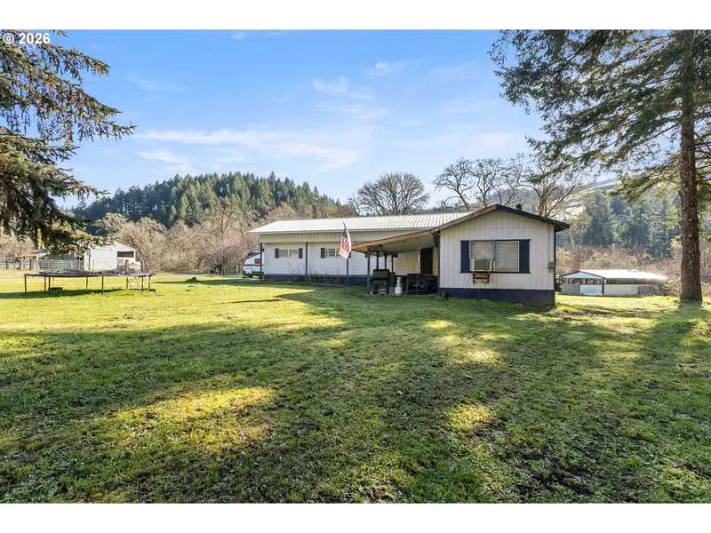3197 BILGER CREEK RD, Myrtle Creek, OR 97457