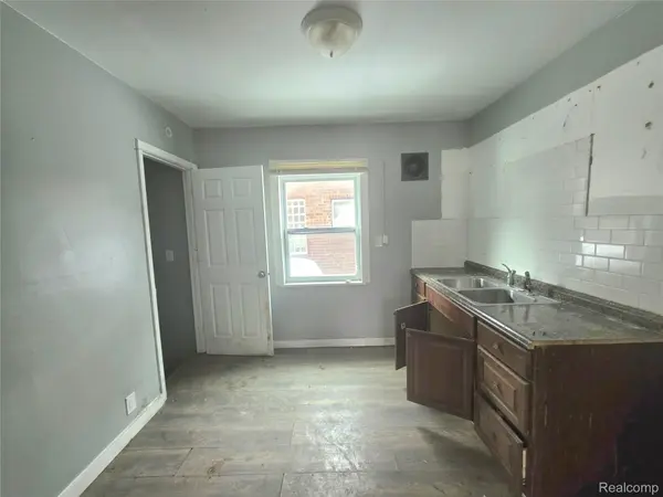 15241 Eastburn ST, Detroit, MI 48205