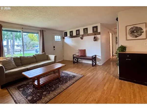 2040 20TH ST, Florence, OR 97439