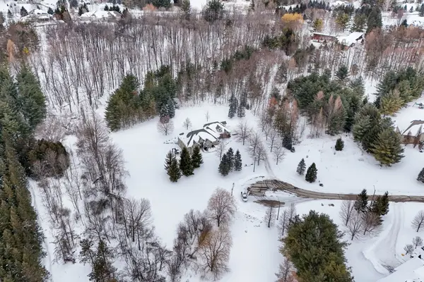 Caledon, ON L7E 0B8,10 Valley Hill DR