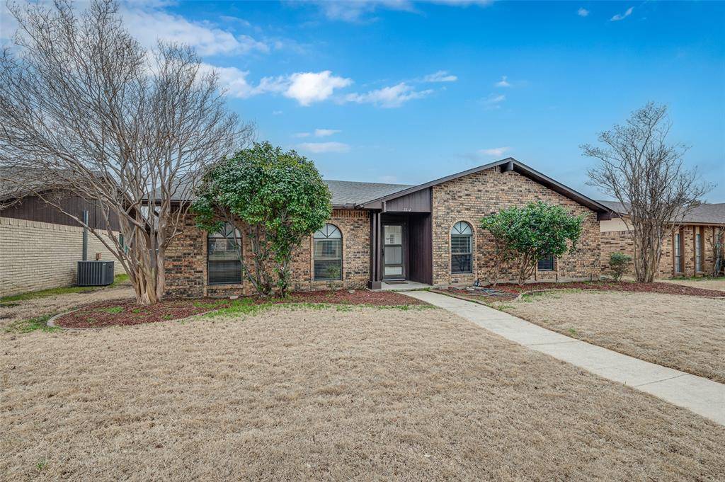 2212 Grapevine Lane, Carrollton, TX 75007