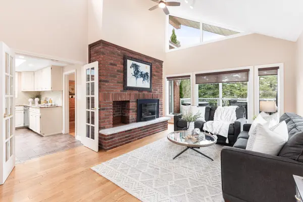 27 Cedar CRES, Kawartha Lakes, ON L0B 1K0