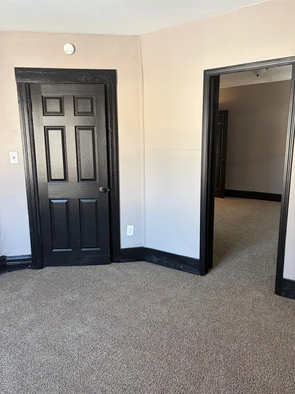 909 Burlingame ST, Detroit, MI 48202