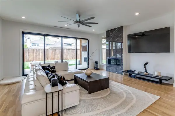 Dallas, TX 75214,6215 Llano Avenue