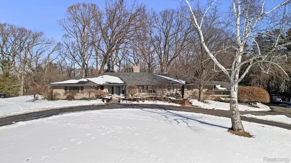 664 Rudgate RD, Bloomfield Charter Township, MI 48304