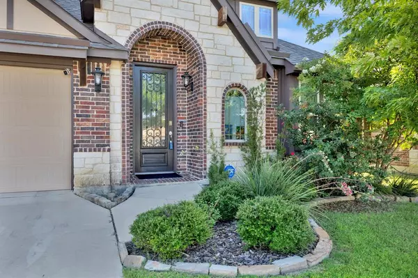 108 Gateway Drive, Alvarado, TX 76009