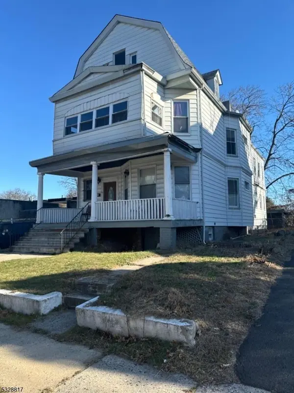 2 Hawthorne Pl, East Orange City, NJ 07018