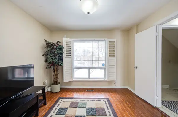 107 Autumn Glen CIR, Toronto W10, ON M9W 6B3