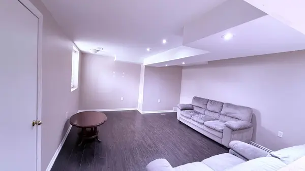 39 Laurentide CRES, Brampton, ON L6P 1Y3