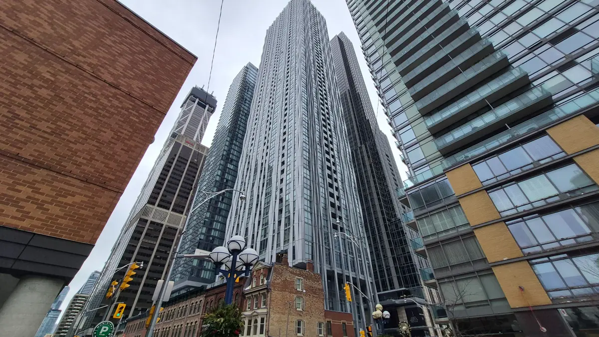 1 Yorkville AVE #5407, Toronto C02, ON M4W 1L1