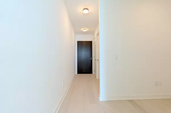 Toronto C02, ON M4W 0B7,11 Yorkville AVE #5308