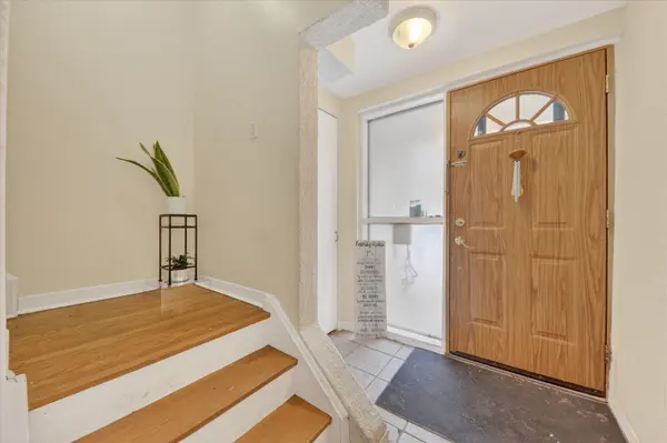 Toronto C15, ON M2H 1W8,72 Castlebury CRES #6