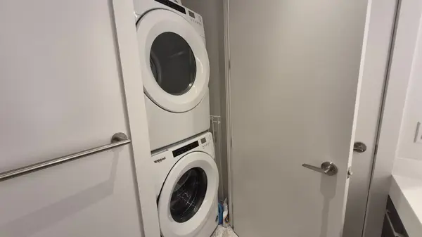 1 Yorkville AVE #5407, Toronto C02, ON M4W 1L1