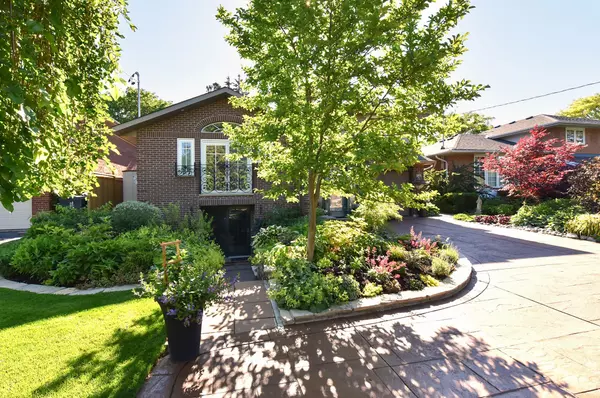 Toronto C13, ON M4A 2C5,185 Sloane AVE