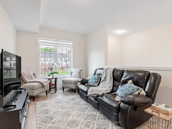 East Gwillimbury, ON L0G 1M0,104 Lyall Stokes CIR