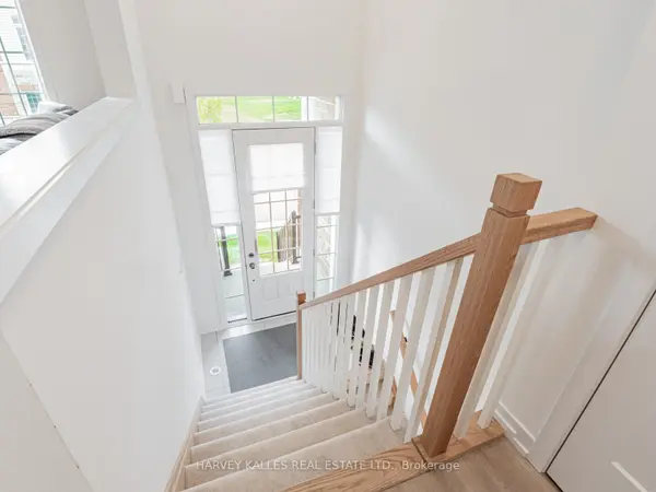 104 Lyall Stokes CIR, East Gwillimbury, ON L0G 1M0