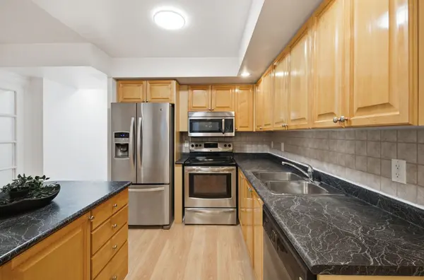 Toronto W08, ON M9B 6M1,5233 Dundas ST W #1630