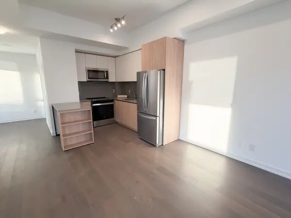 15 Maryport AVE #112, Toronto W05, ON M3M 0E1