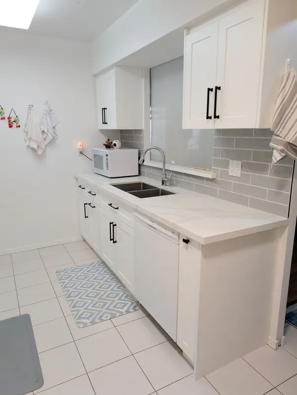 30 Greenfield AVE #403, Toronto C14, ON M2N 6N3