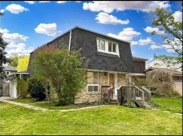 25 Ivanic CT, Whitby, ON L1N 6E3