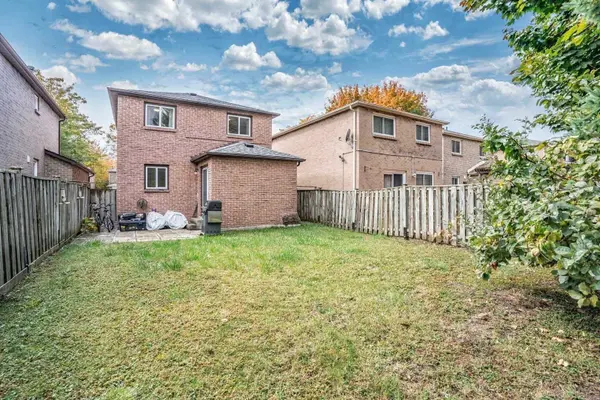63 Barrett CRES, Ajax, ON L1T 2C5