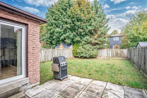 63 Barrett CRES #Main, Ajax, ON L1T 2C5