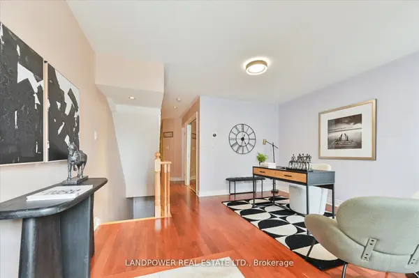 7 Saddlecreek DR, Markham, ON L3T 0A4