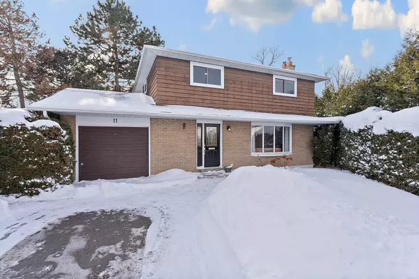 11 Golf View DR, Brampton, ON L6W 1A4