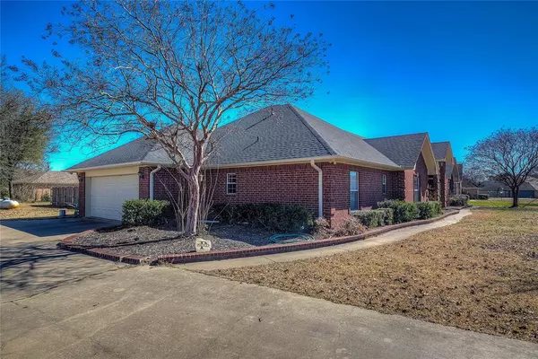302 Briarwood Lane, Sulphur Springs, TX 75482