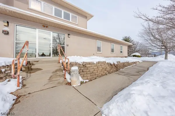 1000 Coventry Dr, Lopatcong Twp., NJ 08865