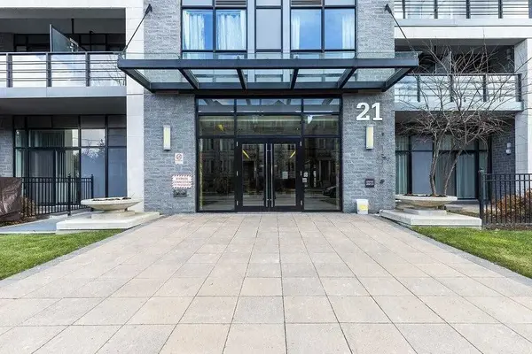 21 Clairtrell RD #326, Toronto C14, ON M2N 0G8