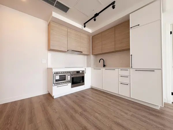 Toronto E02, ON M4L 0B7,1050 Eastern AVE #1705