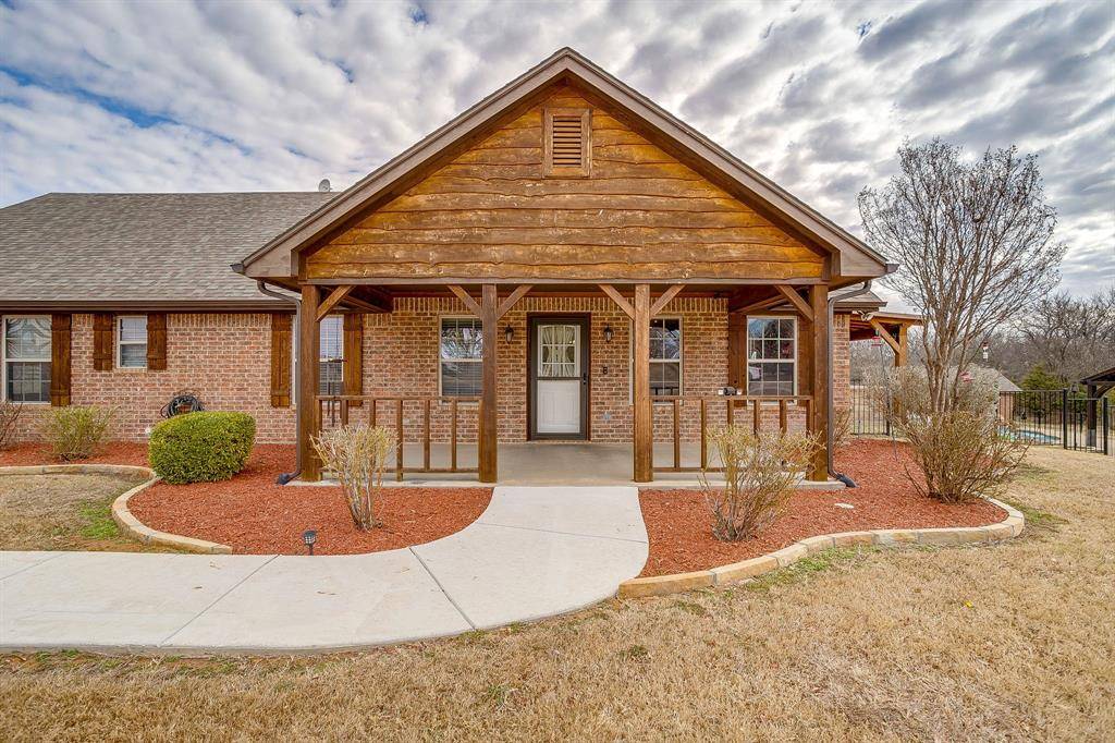 3303 Farm Land Court, Granbury, TX 76048