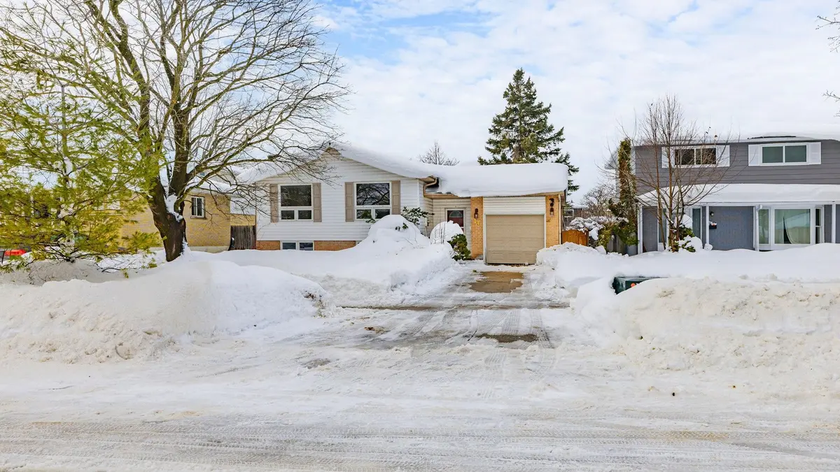 Barrie, ON L4M 4J1,14 Lonsdale PL