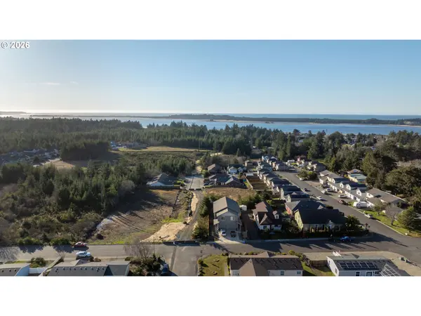 752 MADISON ST, Coos Bay, OR 97420