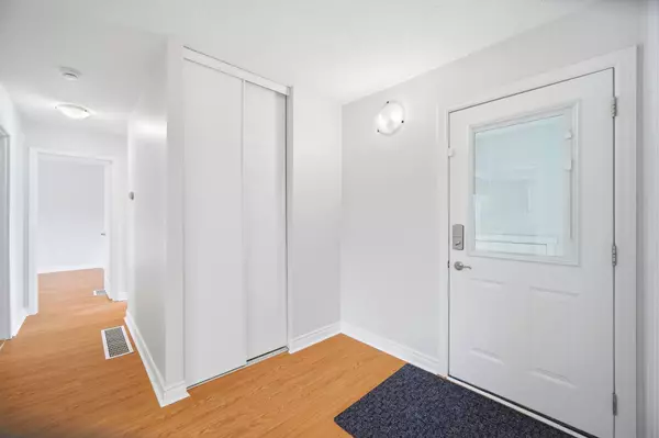 Brampton, ON L6V 2Y4,10 Linkdale RD #Upper level