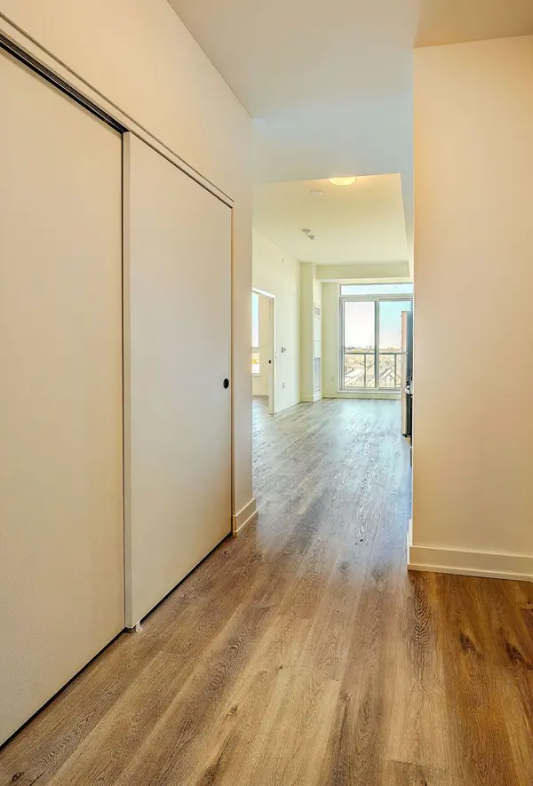 2475 Old Bronte RD #801, Oakville, ON L6M 4J2