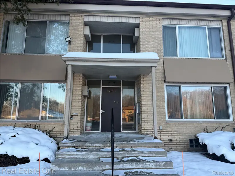 25835 LAHSER ROAD #5, Southfield, MI 48033