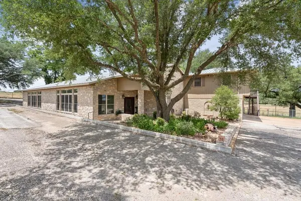 820 Mason, Brady, TX 76825