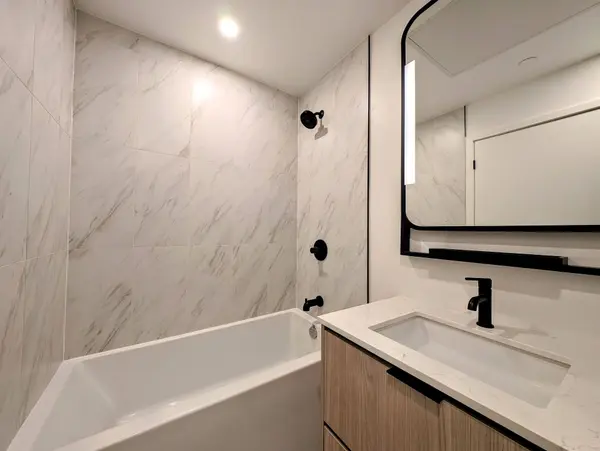 Toronto E02, ON M4L 0B7,1050 Eastern AVE #1009