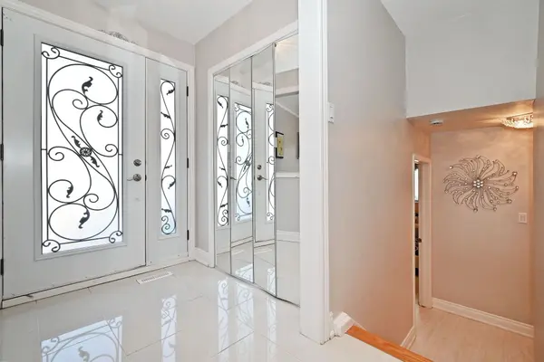 Aurora, ON L4G 2Y3,26 Kemano RD