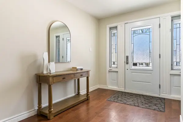 720 Mullin WAY, Burlington, ON L7L 4J7