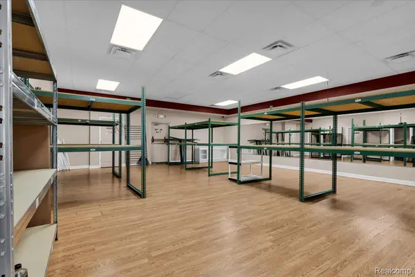 4277 S Saginaw ST, Burton, MI 48529