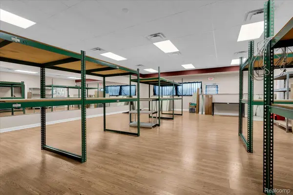 4277 S Saginaw ST, Burton, MI 48529