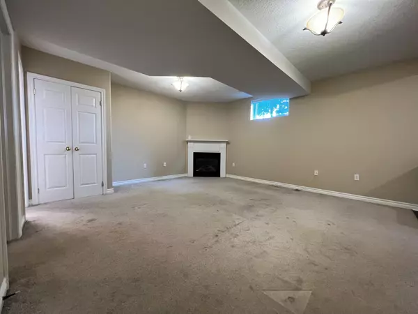 Barrie, ON L4M 6Z8,209 Dunsmore LN #Lower