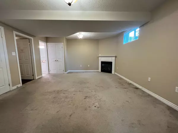 Barrie, ON L4M 6Z8,209 Dunsmore LN #Lower