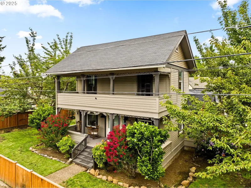 409 N 8TH ST, Cottage Grove, OR 97424