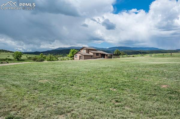 8419 3R RD, Beulah, CO 81023