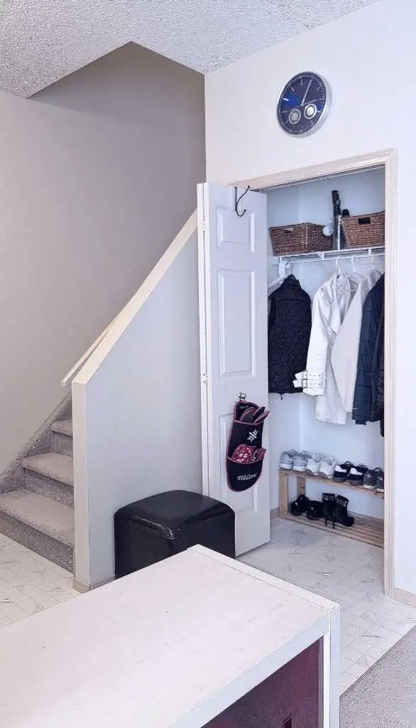 12 Shawbrooke CT SW, Calgary, AB T2Y 3G2